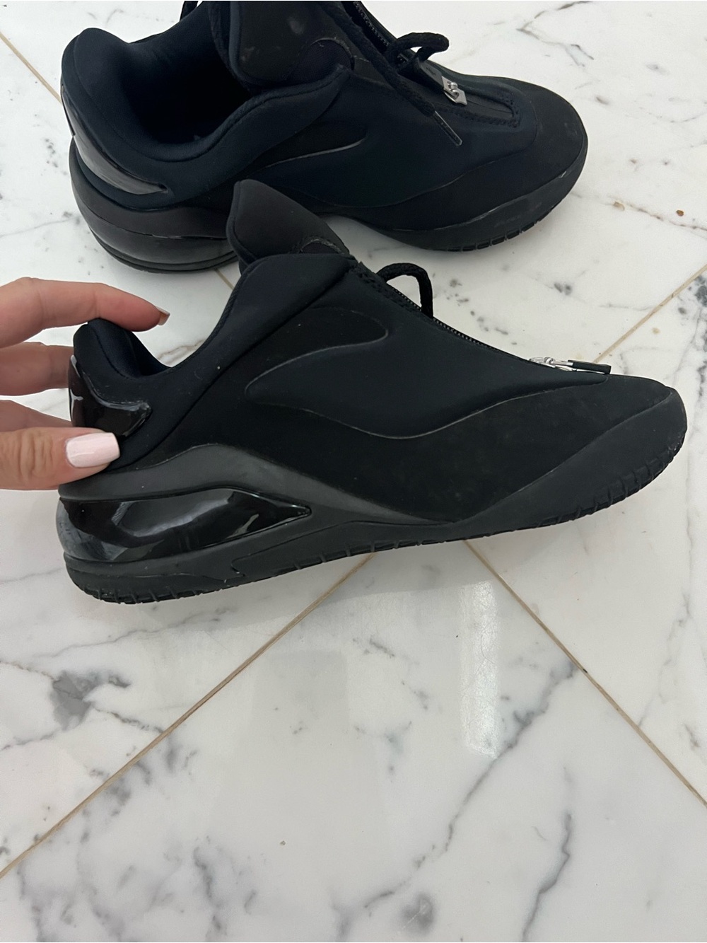 Converse shai 001 basketball sneaker. Youth boys.